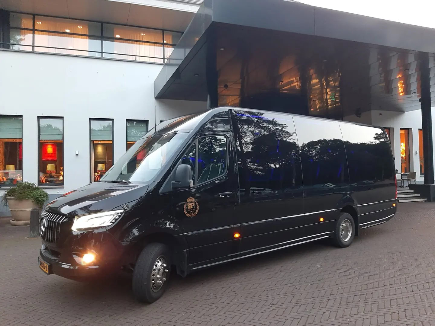 Mb Sprinter Xxl Vip Klasse 16 Of 20 Persoons (8)
